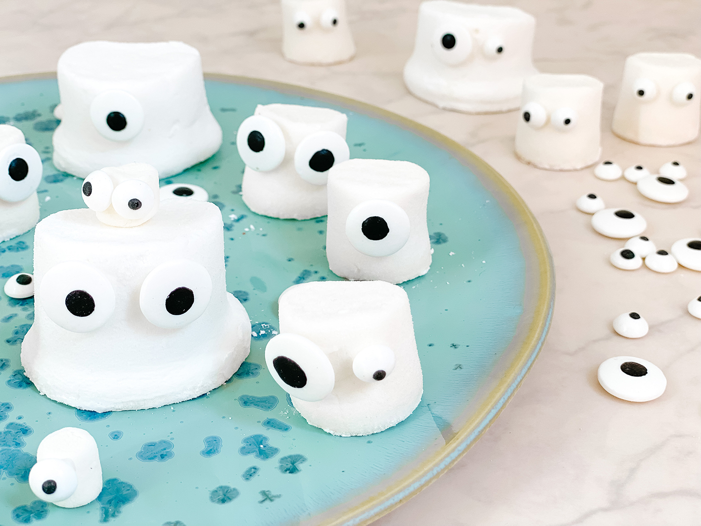 MARSHMALLOW GEISTER MIT ZUCKERAUGEN FÜR HALLOWEEN - CosyFoxes - Family.  Food. Lifestyle.