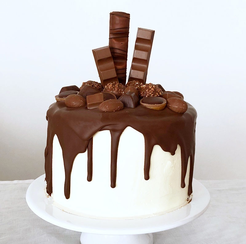 Amazing chocolate cream & caramel drip cake