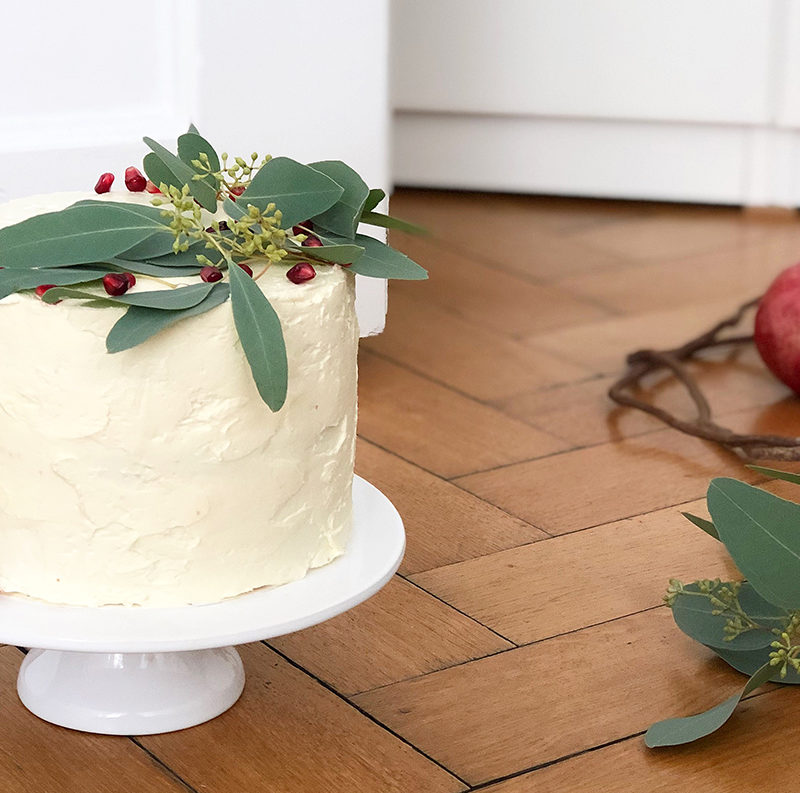 Pomegranate cake for the perfect tea time