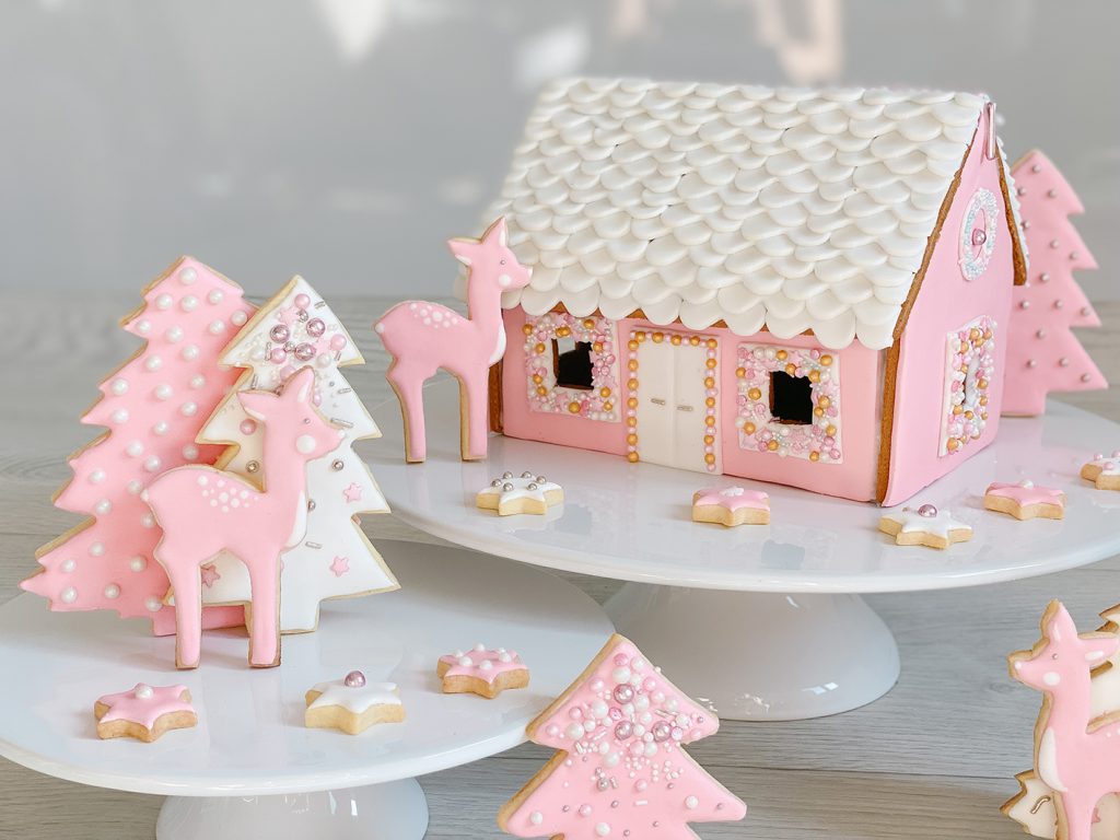 CF Rosa Lebkuchenhaus Ikea Hack Gingerbread House Pink Rosa
