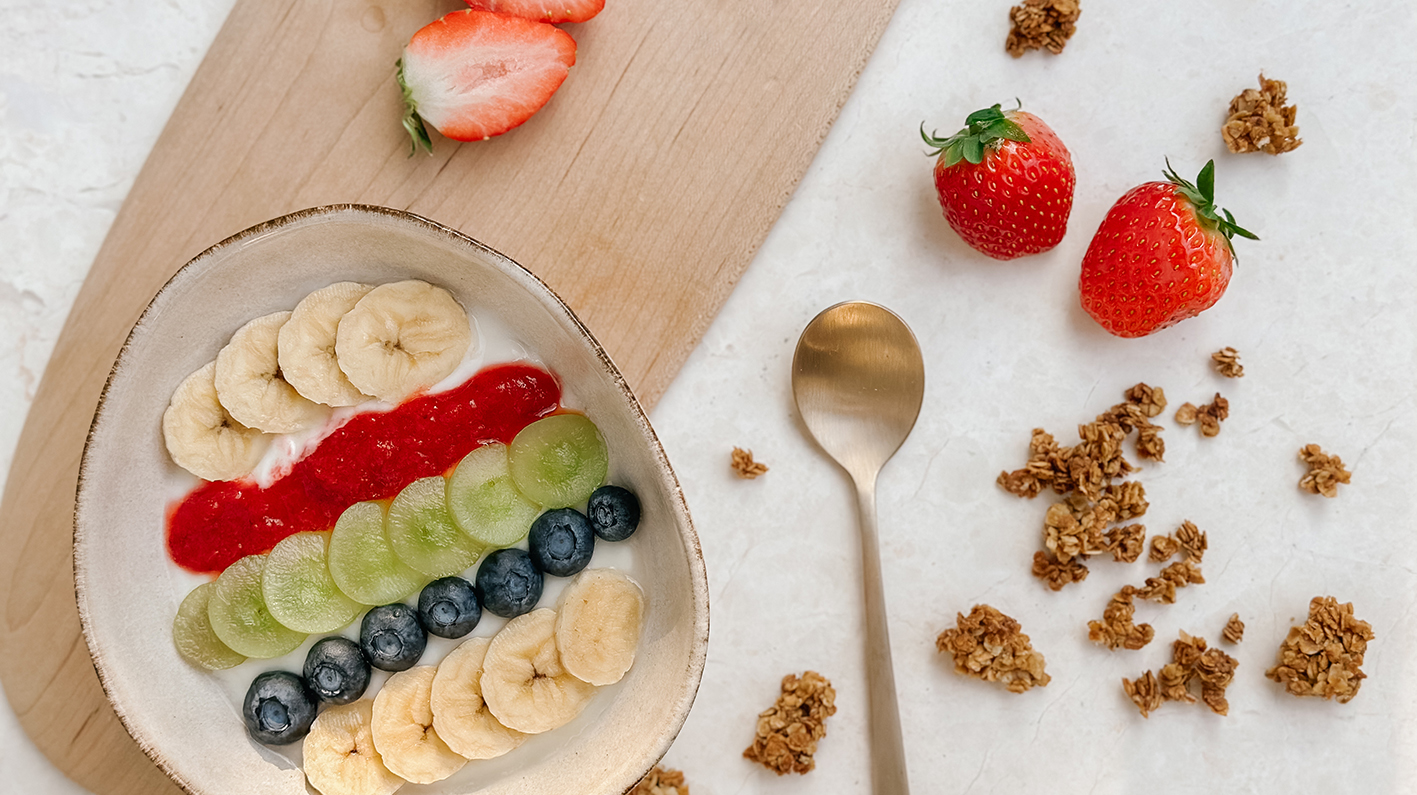 CF-CosyFoxes-gesundes-Frühstück-Joghurt-Obst-Granola-Bowl